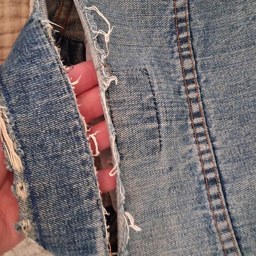 Classic Levis Thrashed Distressed Denim Jacket - Picture 13 of 15